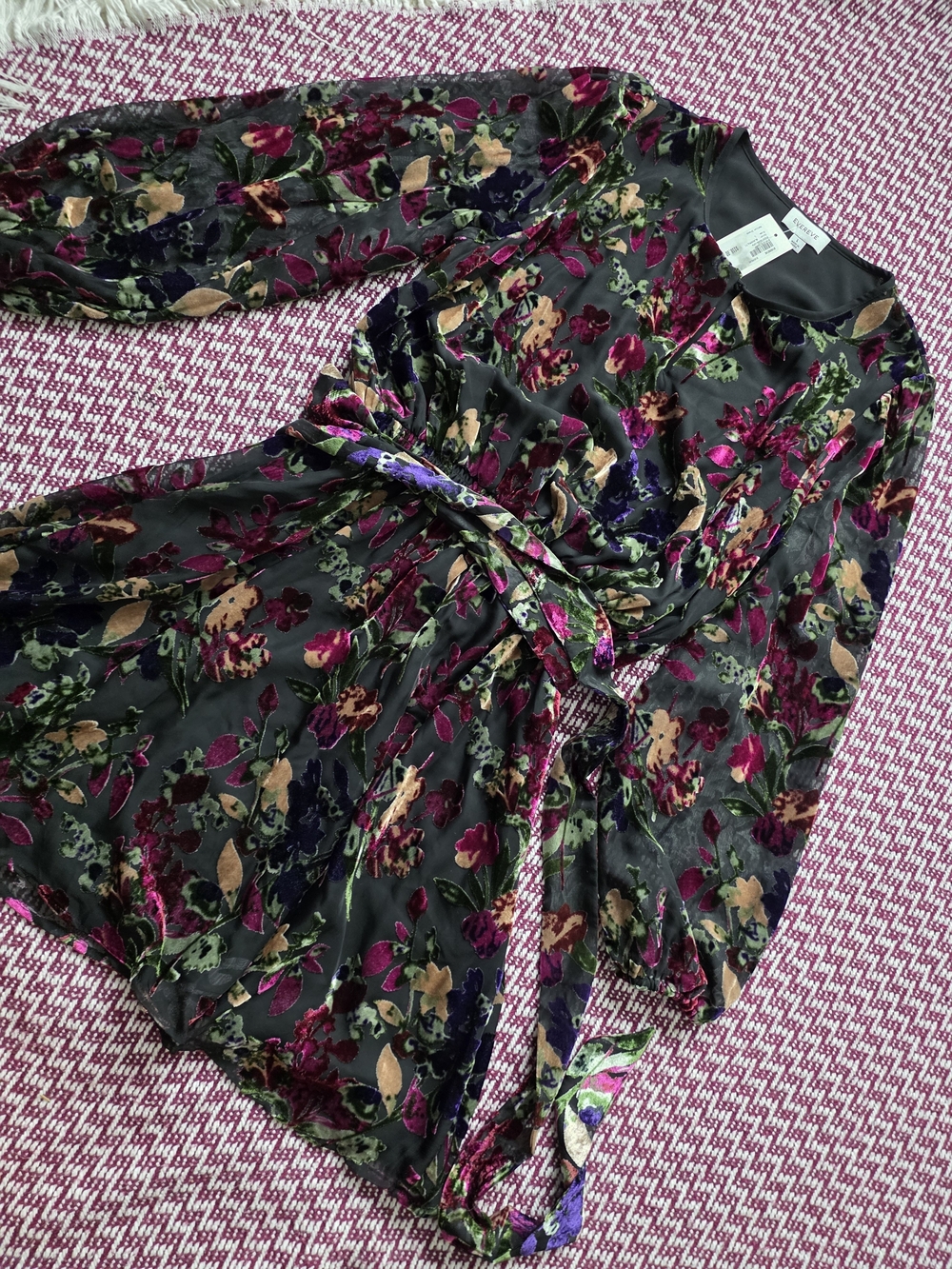 Evereve Black Velvet Floral Tie-Waist Long-Sleeve Dress with Multicolor Blooms